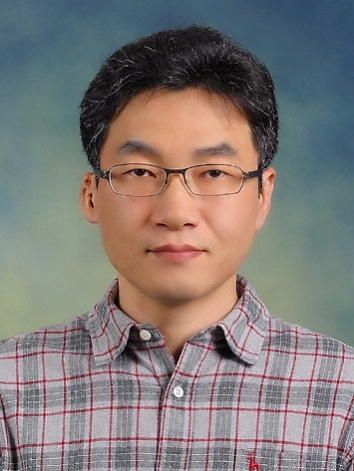 Researcher Lee, Kang Hyurk photo