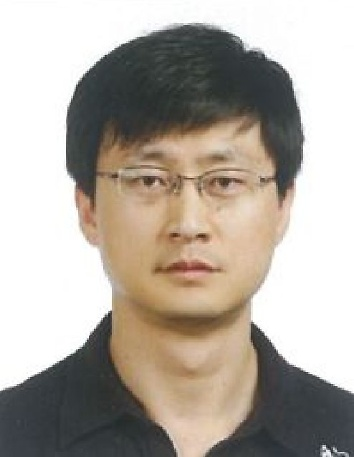 Researcher Kim, Dong Il photo